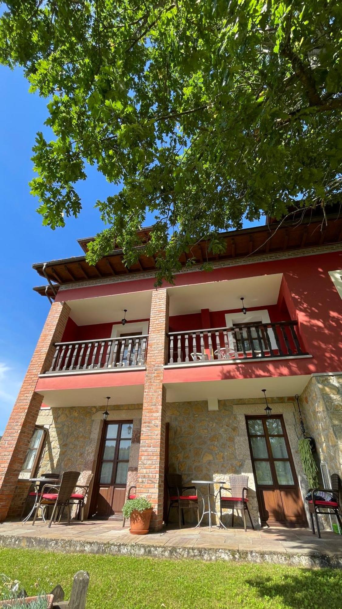 Apartamentos El Picoretu Mestas De Con Exterior foto